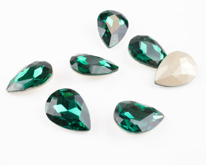 Fancy Stones - Pear (druppel) Emerald 18x25 mm zonder logo