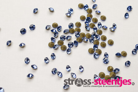 Light Sapphire SS6 Pointed Back Rhinestones (per 144 stuks) met logo