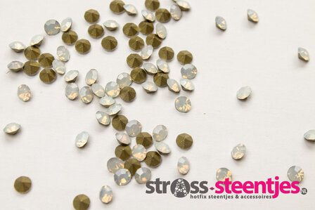 White Opal SS6 Pointed Back Rhinestones (per 144 stuks) met logo