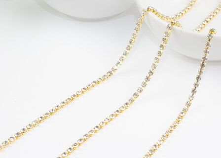 Strassketting 2.8 mm (SS10) Crystal - Gold Cup (per meter) ingezoomd