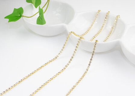 Strassketting 2.8 mm (SS10) Crystal - Gold Cup (per meter)