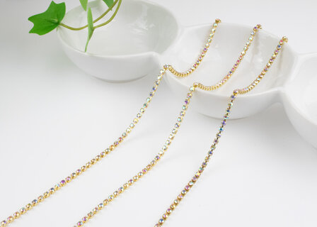 Strassketting 2.8 mm (SS10) Crystal AB - Gold Cup (per meter)