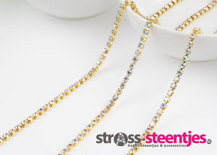 Strassketting 3 mm (SS12) Crystal AB - Gold Cup (per meter) ingezoomd met logo