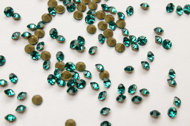 Blue Zircon SS6 Pointed Back Rhinestones 