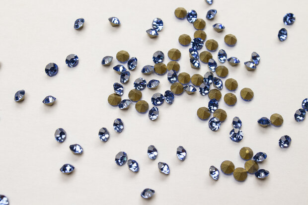 Light Sapphire SS6 Pointed Back Rhinestones 