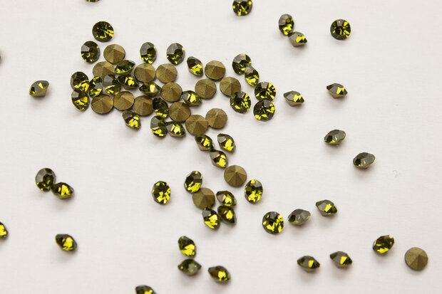 Olivine SS6 Pointed Back Rhinestones 