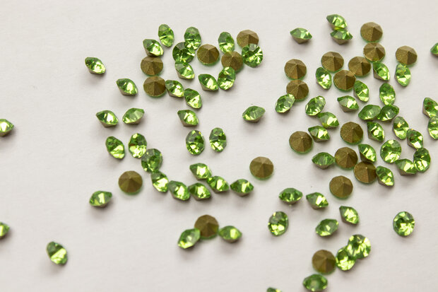 Peridot SS6 Pointed Back Rhinestones 