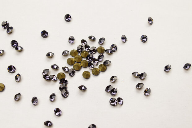 Tanzanite SS6 Pointed Back Rhinestones 