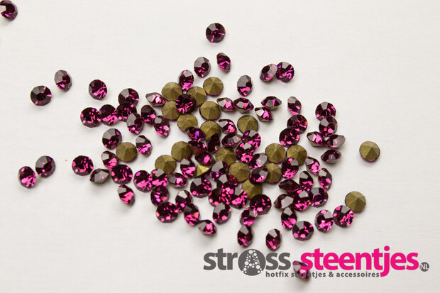 Fuchsia SS10 Pointed Back Rhinestones (per 144 stuks) met logo