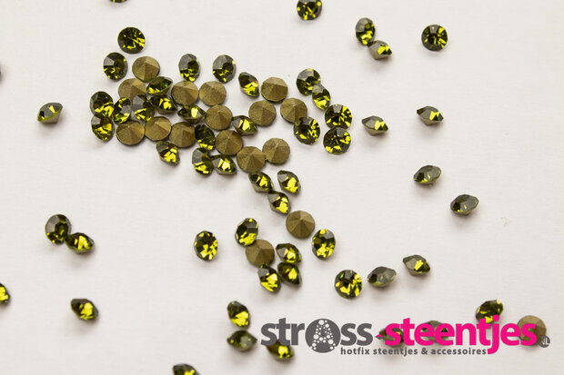 Olivine SS6 Pointed Back Rhinestones (per 144 stuks) met logo