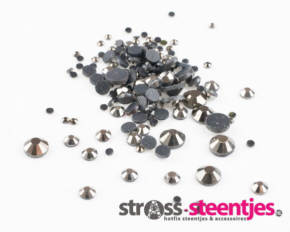 Hematite SS 6 Premium DMC kwaliteit Hotfix steentjes (per 720 stuks) met logo