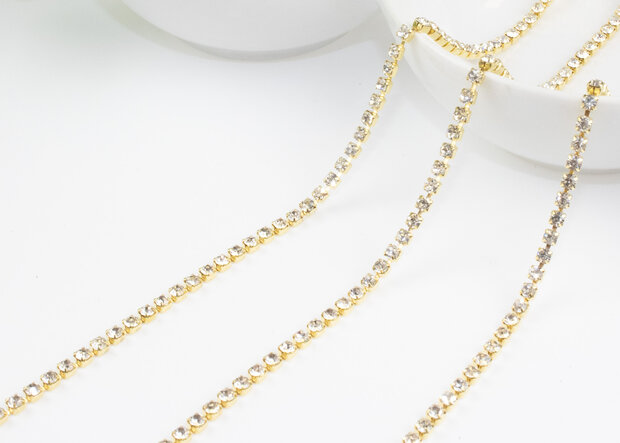 Strassketting 2.8 mm (SS10) Crystal - Gold Cup (per meter) ingezoomd