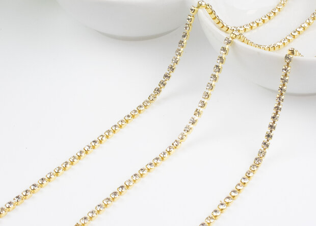 Strassketting 3 mm (SS12) Crystal - Gold Cup (per meter) ingezoomd