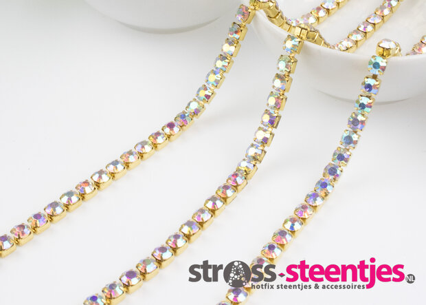 Strassketting 5 mm (SS20) Crystal AB - Gold Cup  (per meter) ingezoomd met logo