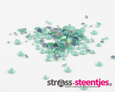 Green Opal SS 6 Superior Glamour Hotfix steentjes (per 144 stuks)